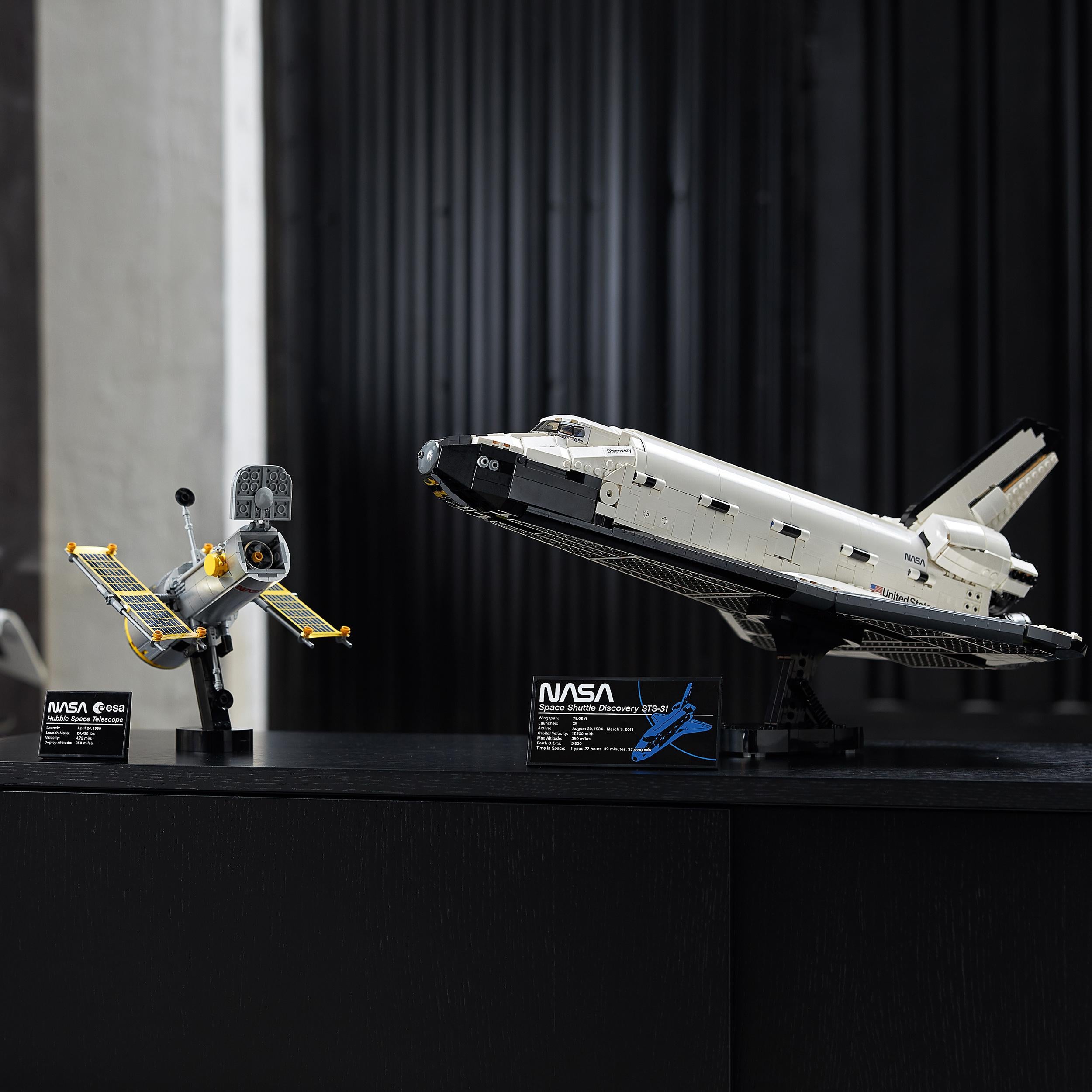 LEGO® 10283 NASA Space Shuttle Discovery