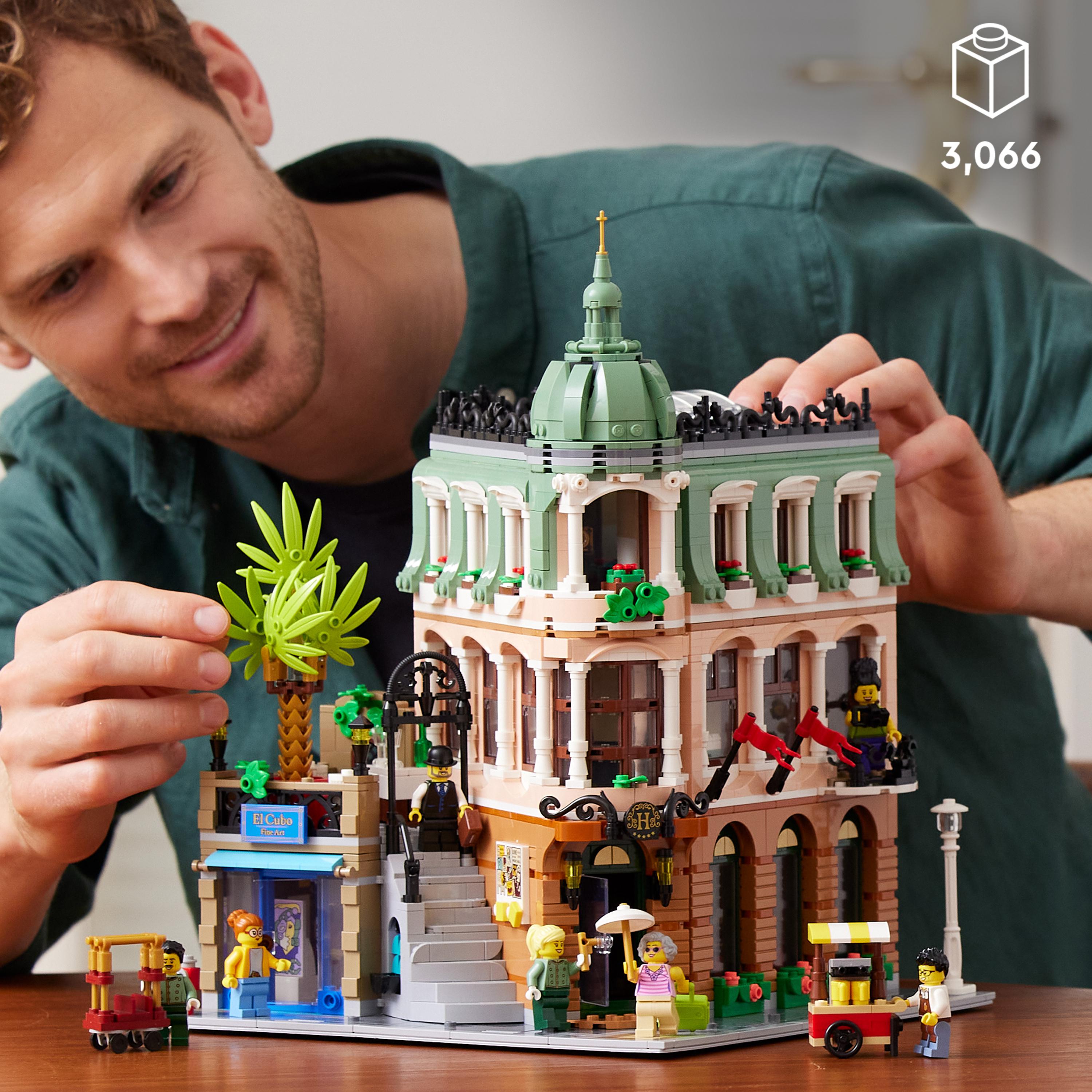 LEGO® 10297 Boutique Hotel