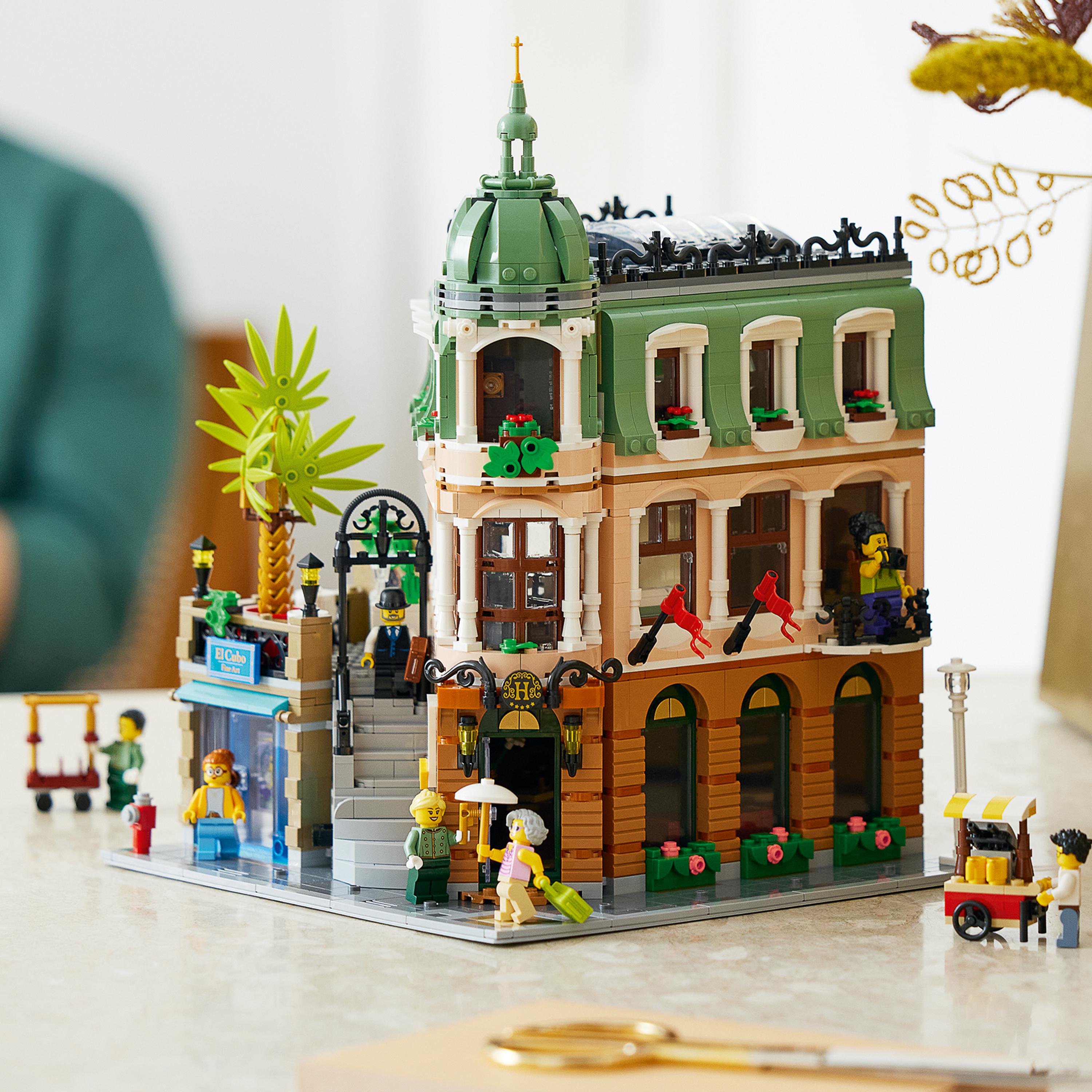 LEGO® 10297 Boutique Hotel