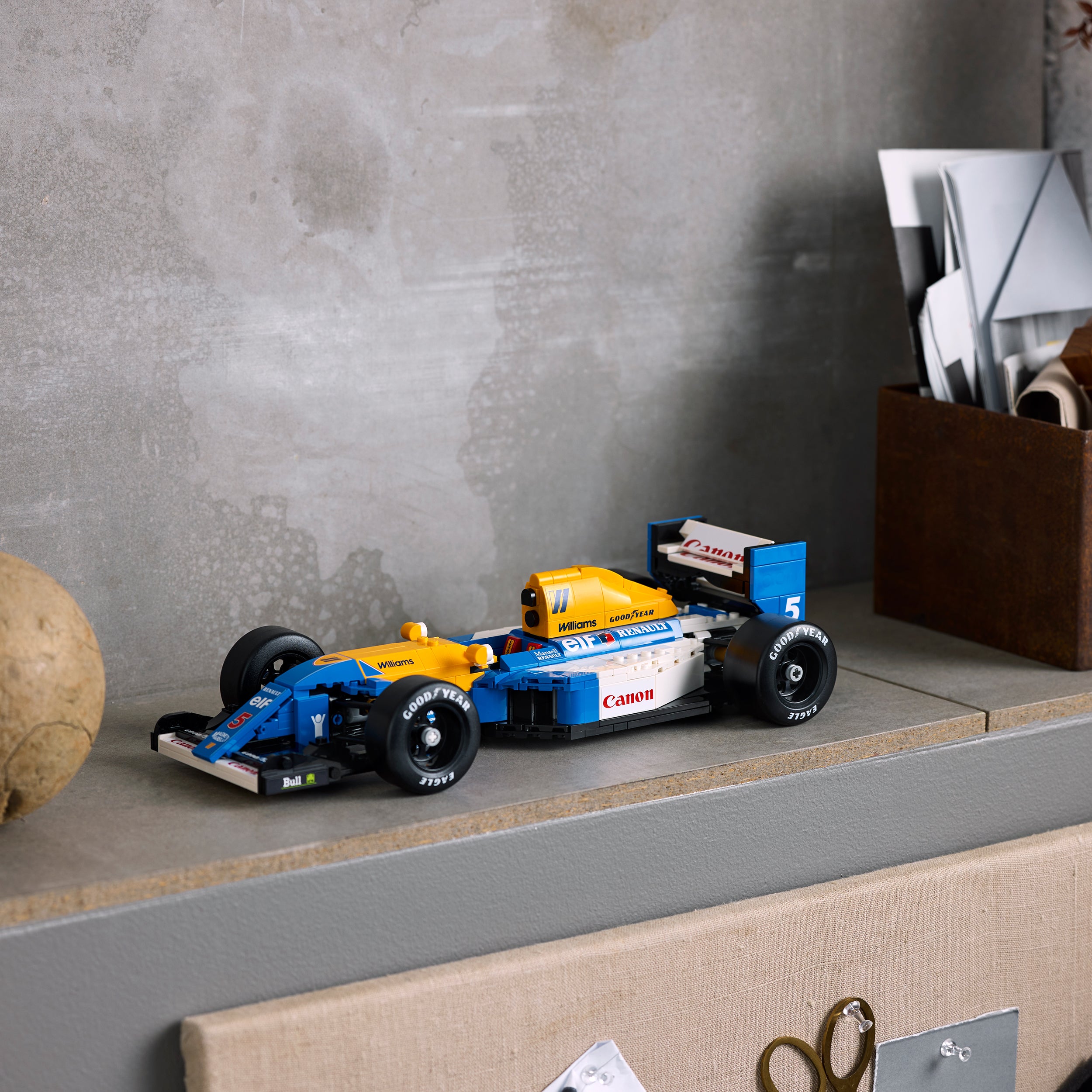 LEGO® 10353 Williams Racing FW14B & Nigel Mansell