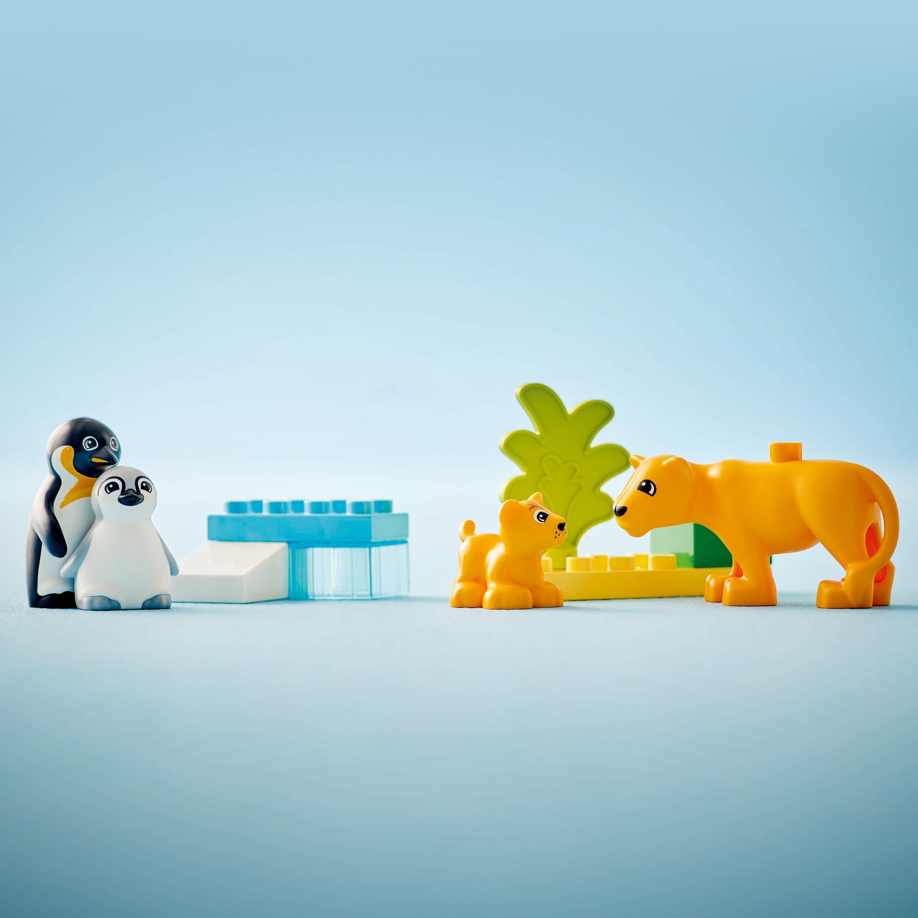 LEGO® 10442 Wild Animal Families: Penguins & Lions
