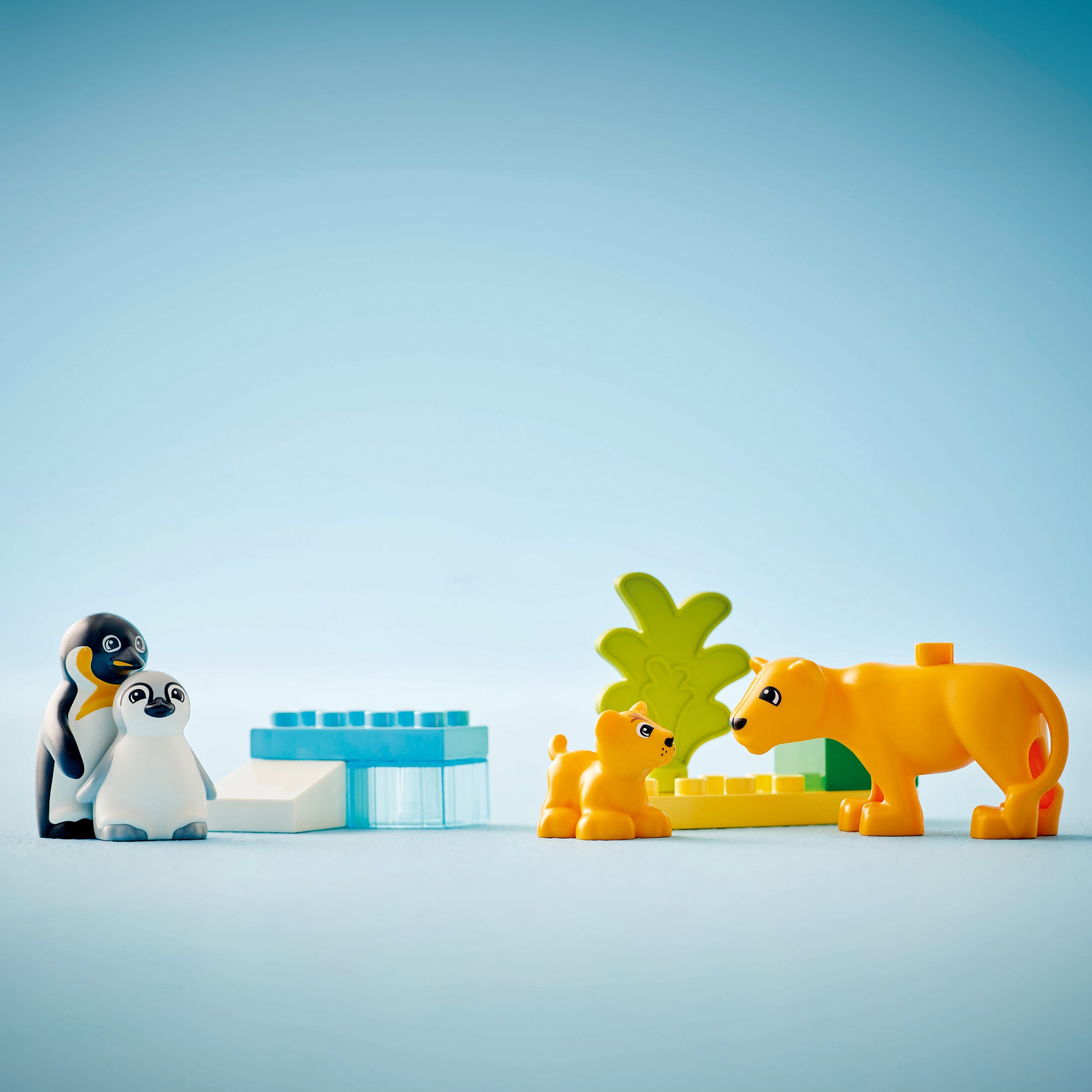 LEGO® 10442 Wild Animal Families: Penguins & Lions