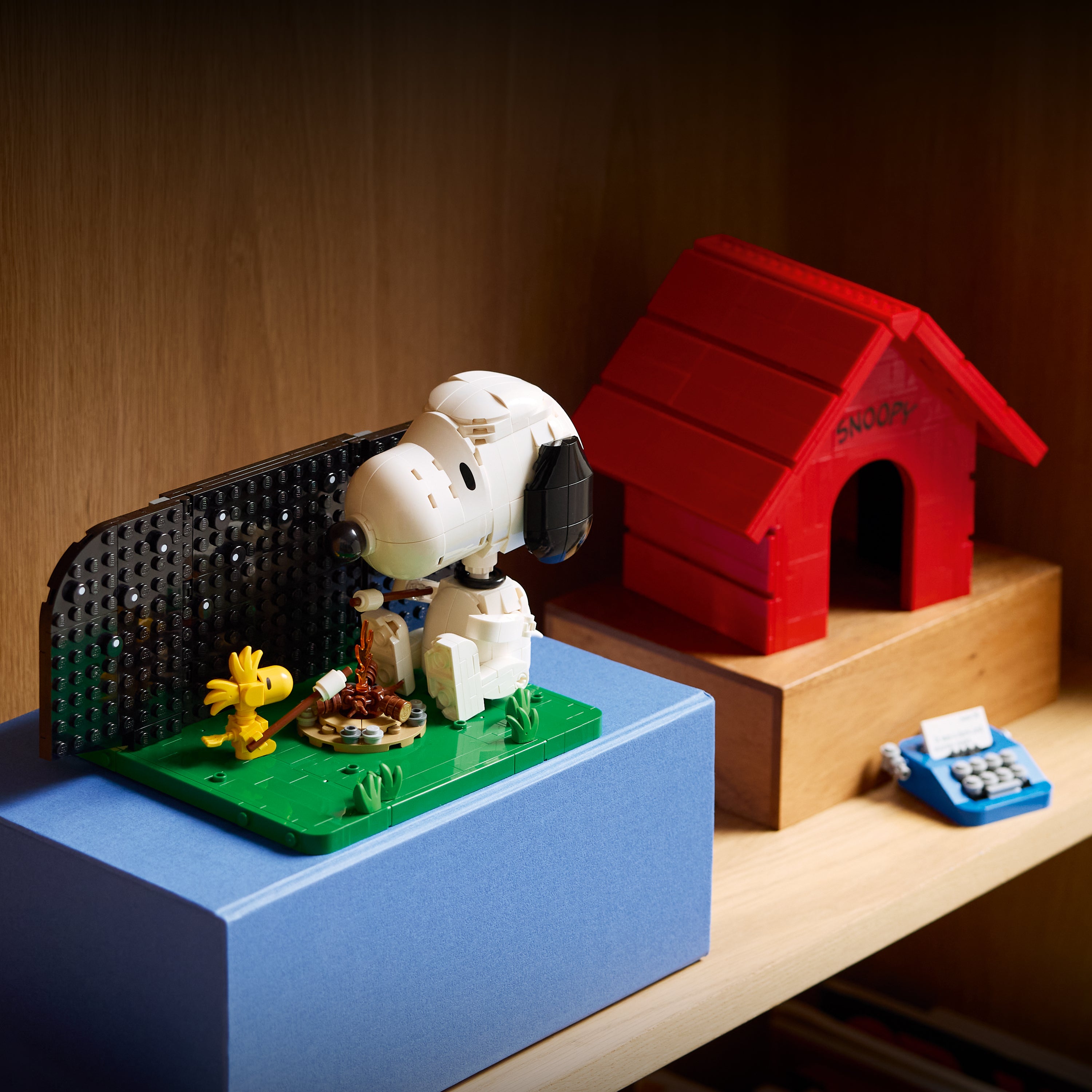 LEGO® 21368 Peanuts: Snoopy's Doghouse