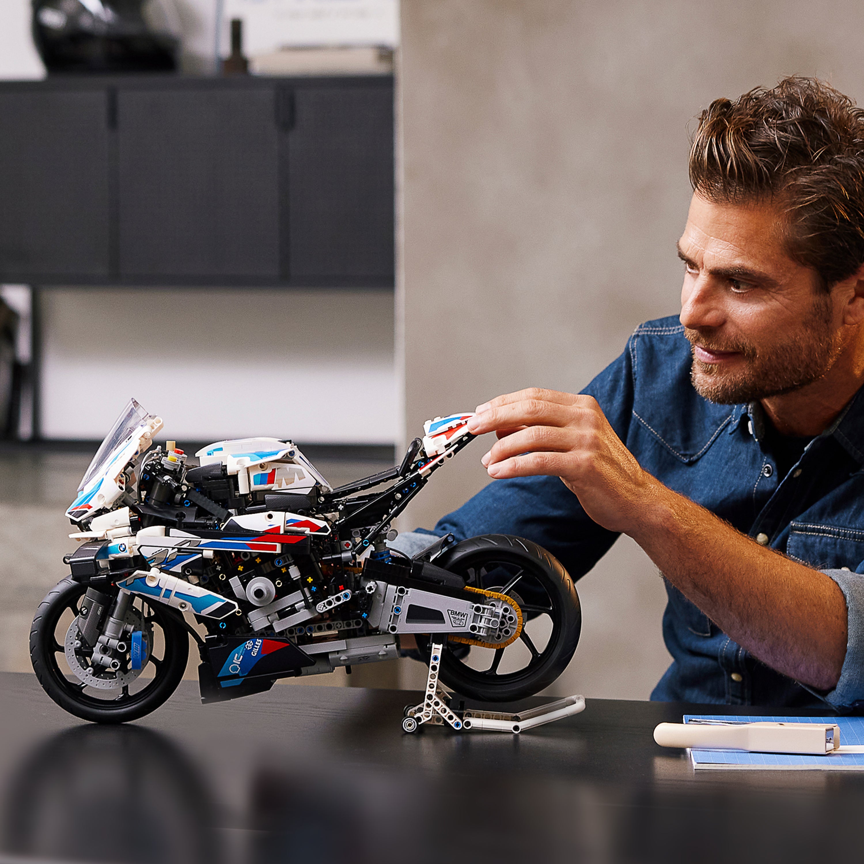 LEGO® 42130 BMW M 1000 RR
