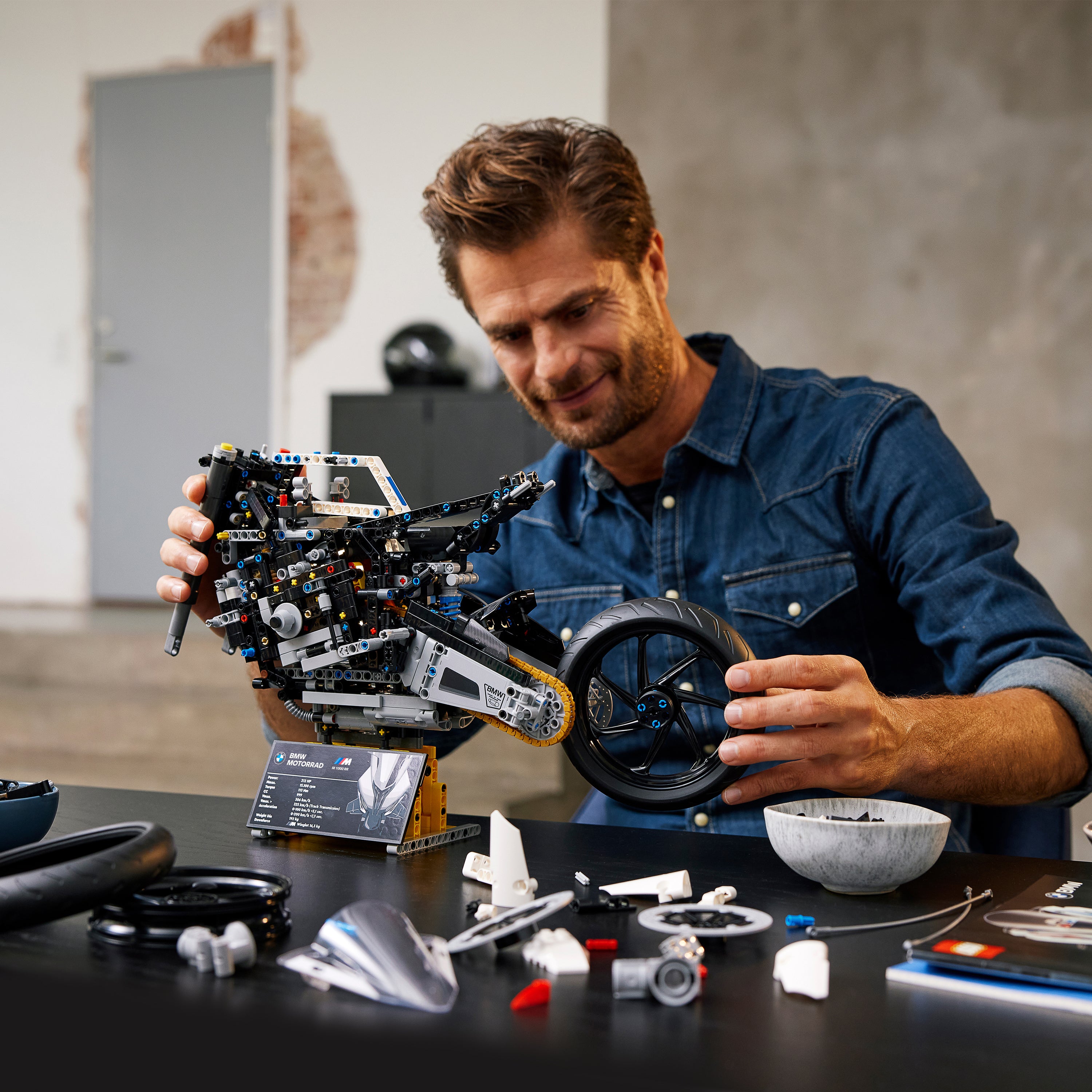 LEGO® 42130 BMW M 1000 RR