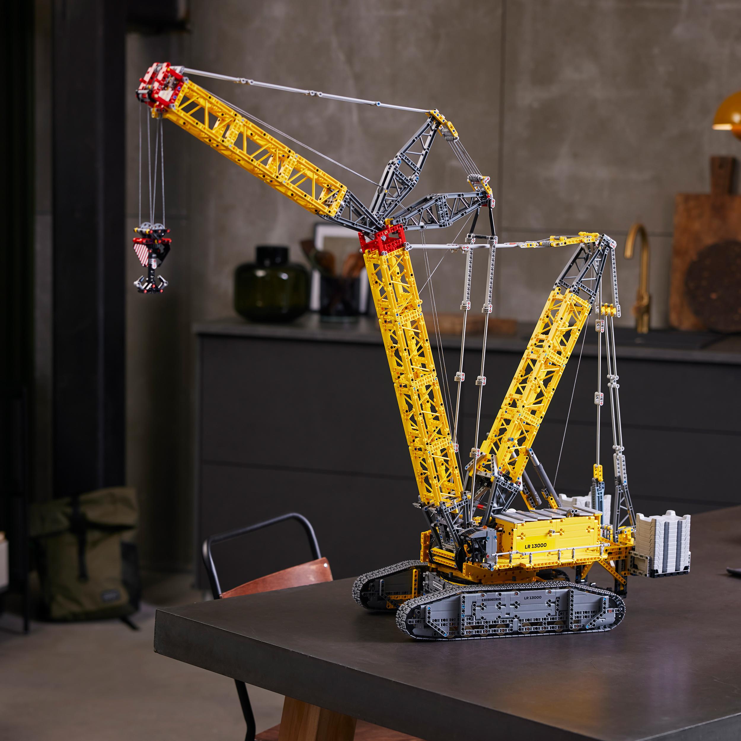 LEGO® 42146 Liebherr Crawler Crane LR 13000