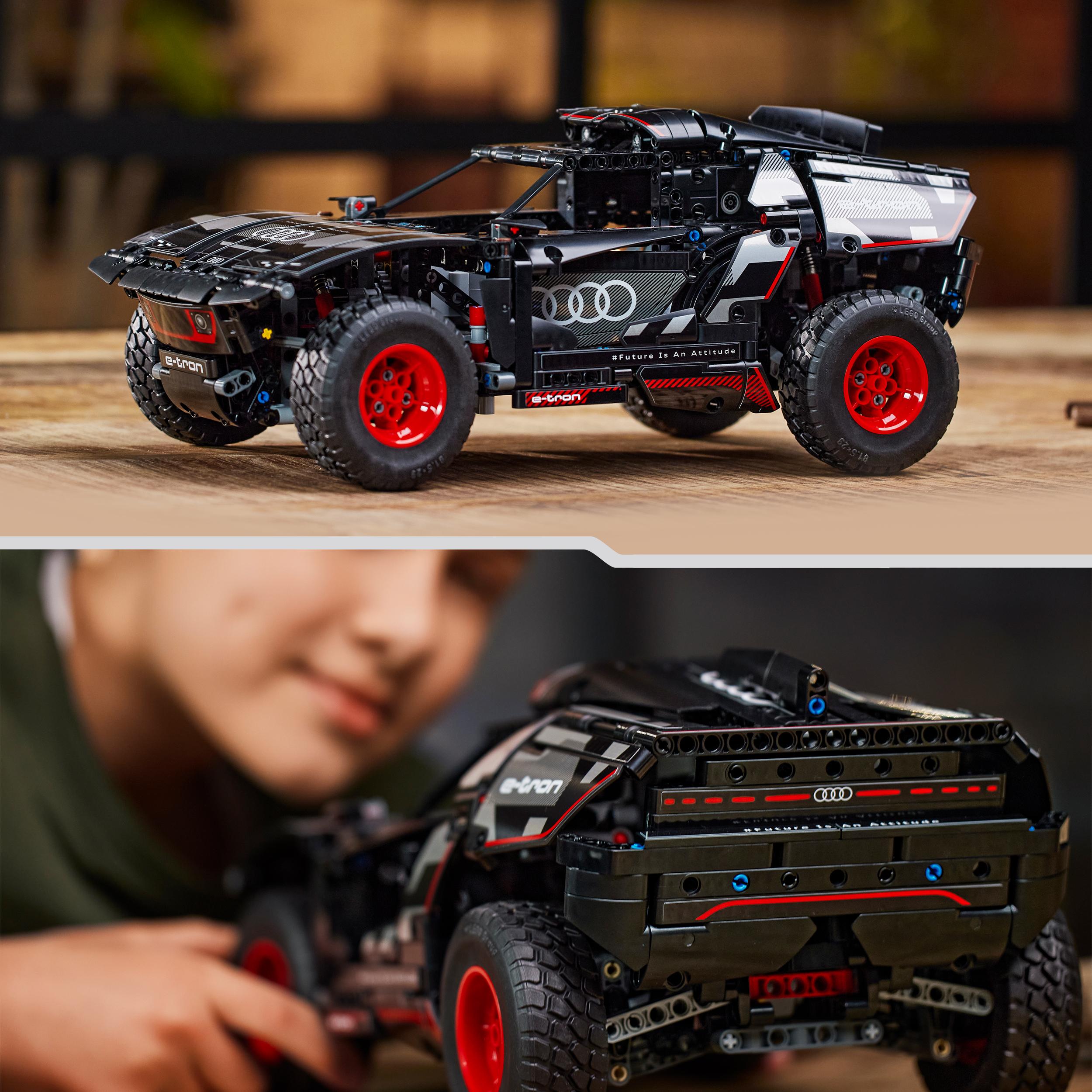 LEGO® 42160 Audi RS Q e-tron