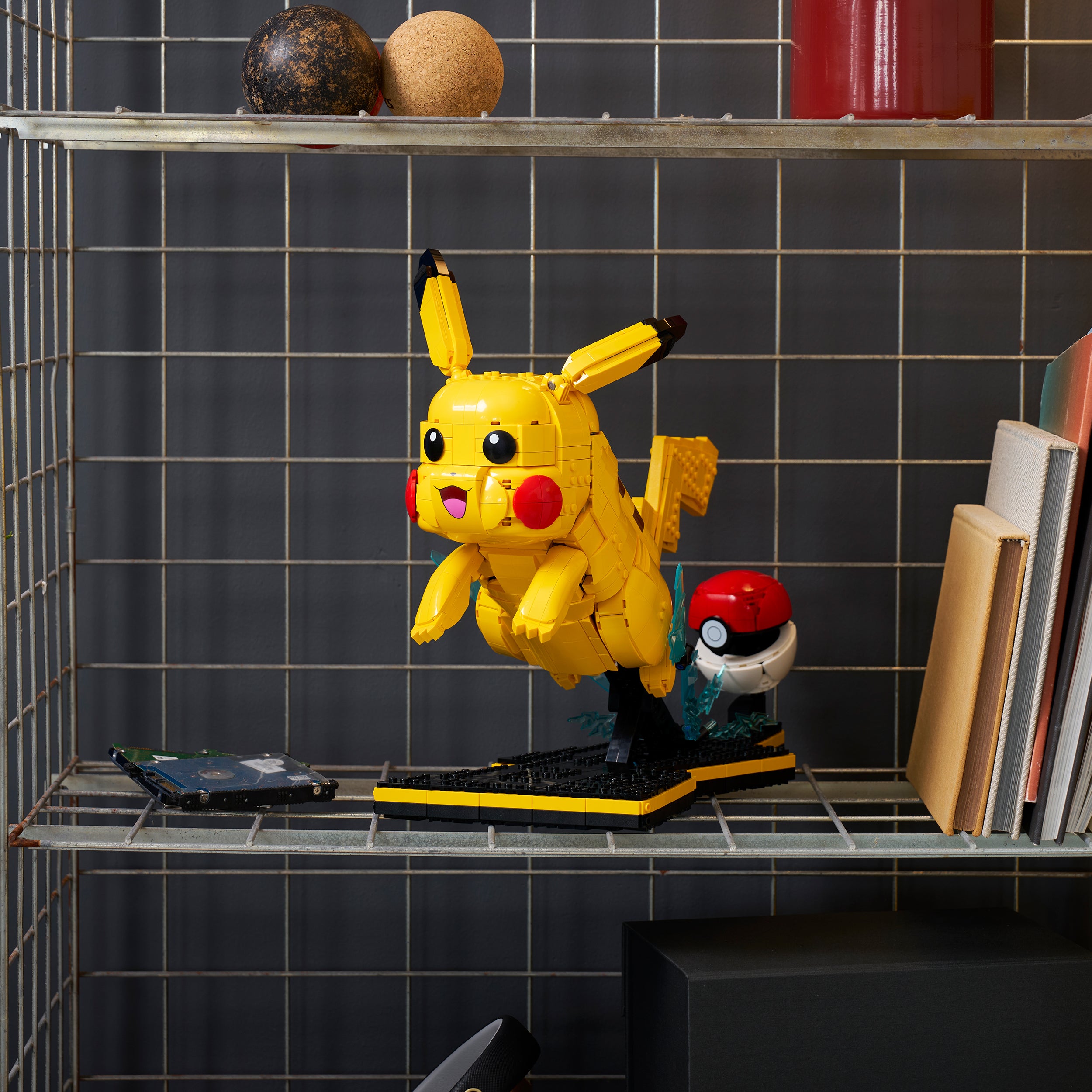 LEGO® 72152 Pikachu and Poké Ball