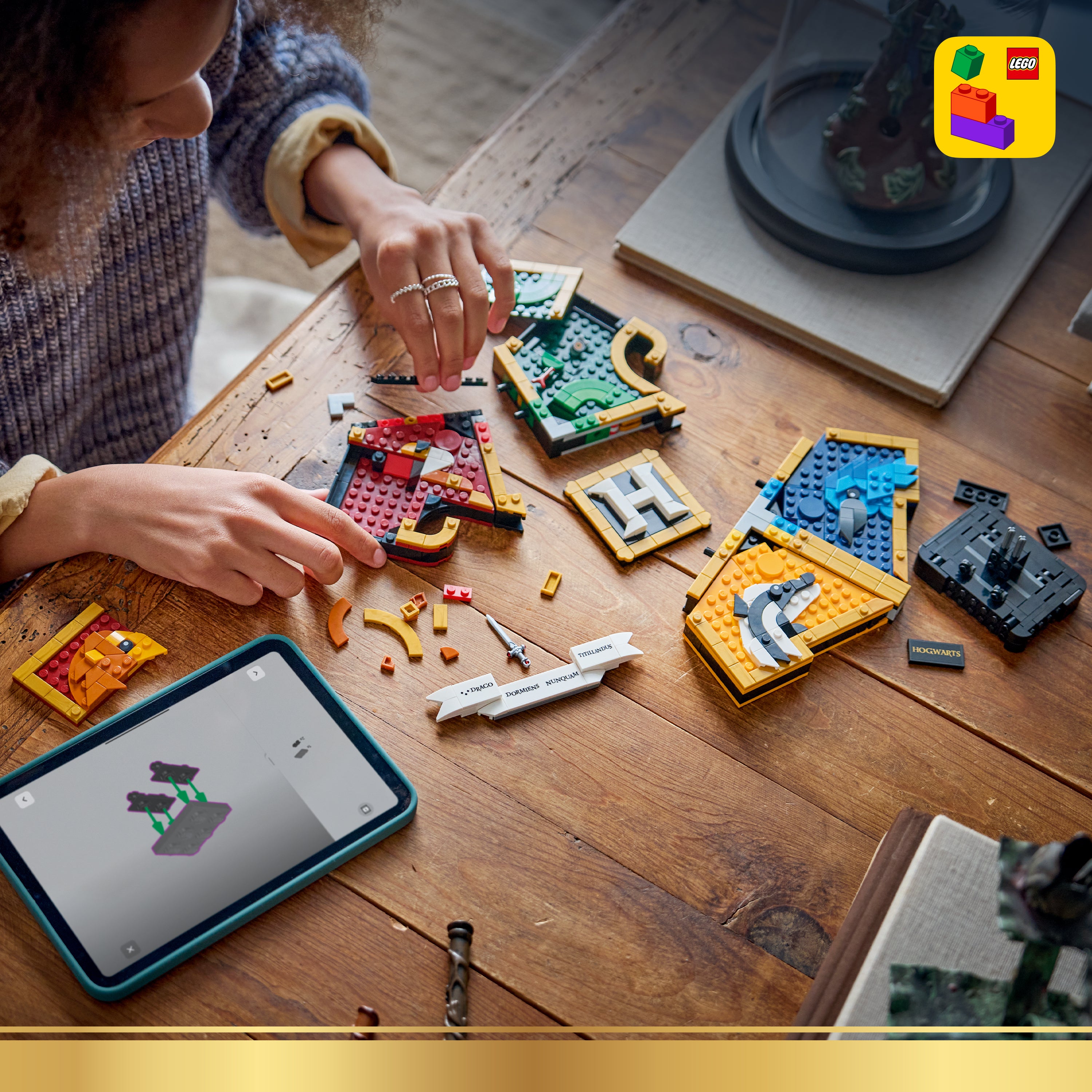 LEGO® 76462 Hogwarts™ House Crest